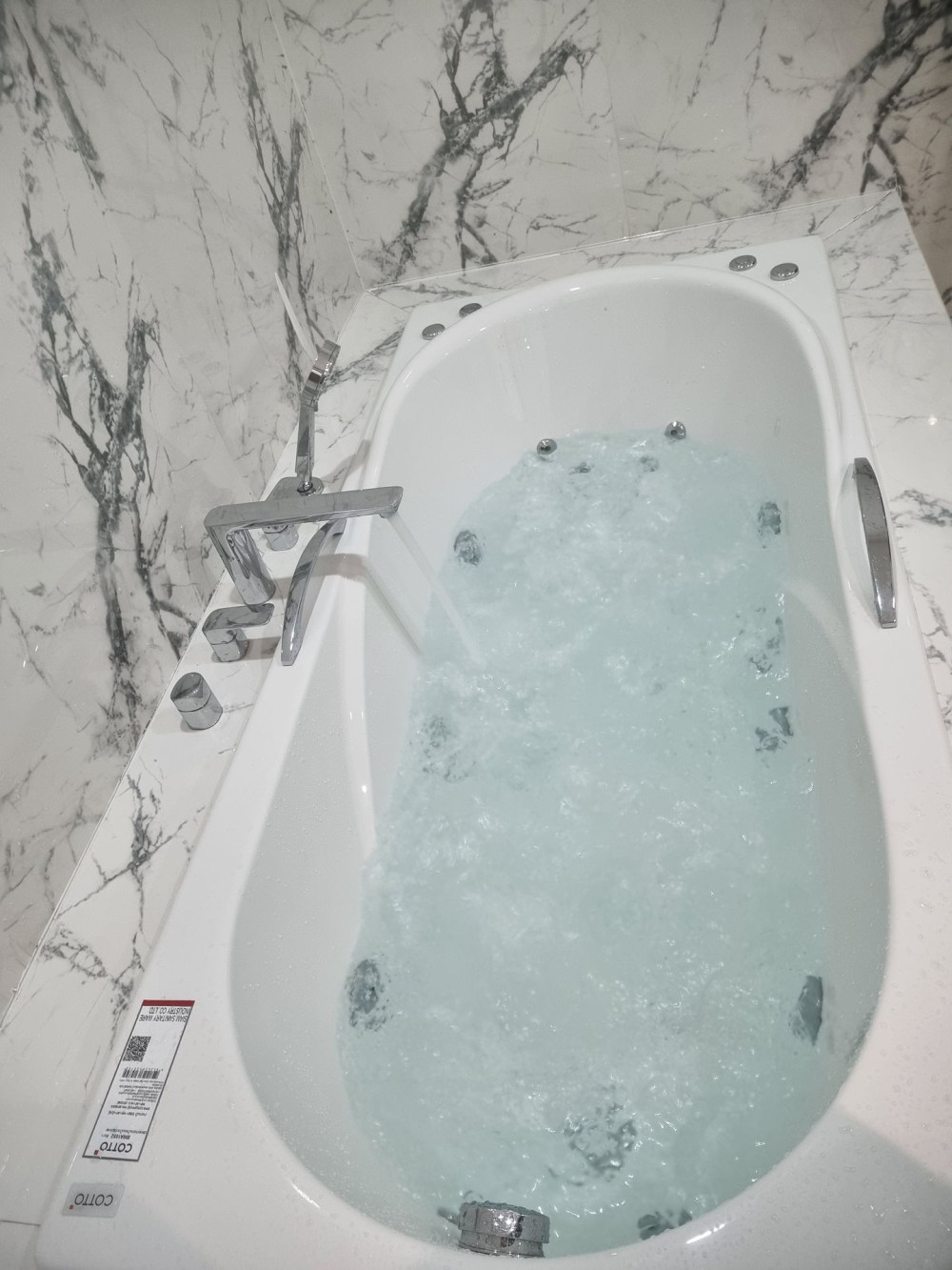 Đánh giá sản phẩm Bồn tắm COTTO BWA1052PP massage xây bệ