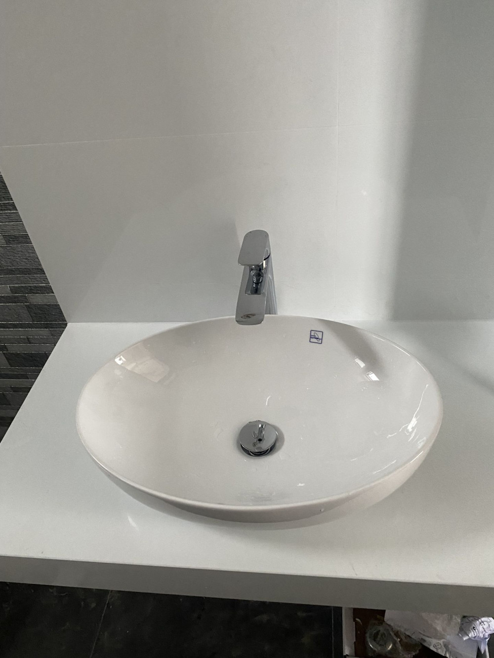 Đánh giá sản phẩm Chậu rửa lavabo đặt bàn TOTO LT1705#XW (LT1705XW) màu trắng bóng