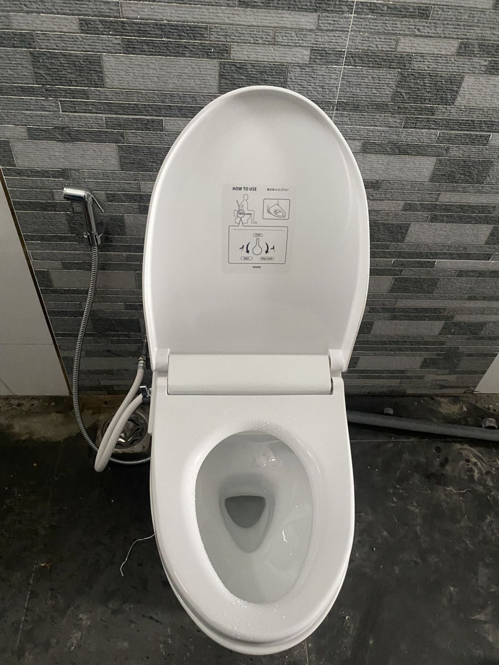 Đánh giá sản phẩm Bồn cầu TOTO MS885DE4 1 khối nắp rửa cơ TCW1211A