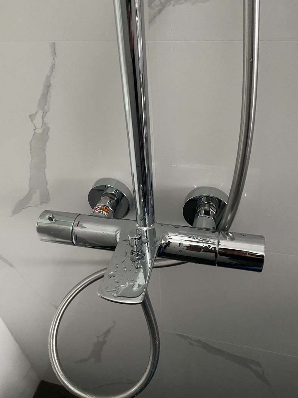 Đánh giá sản phẩm Sen cây nhiệt độ TOTO TBW01401AA dòng G kèm vòi xả bồn