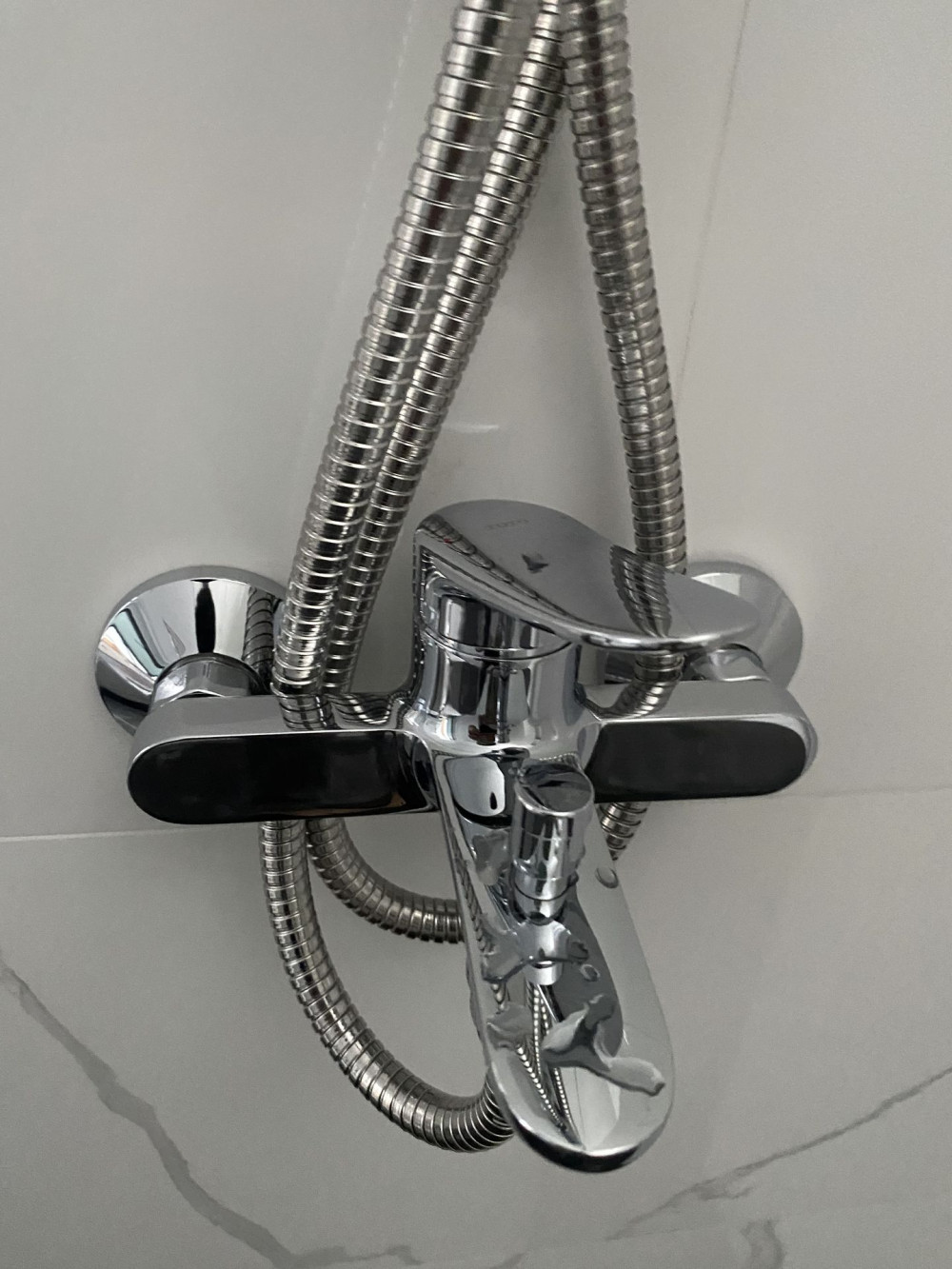 Đánh giá sản phẩm Củ sen tắm nóng lạnh LF Series TOTO TBS04302V