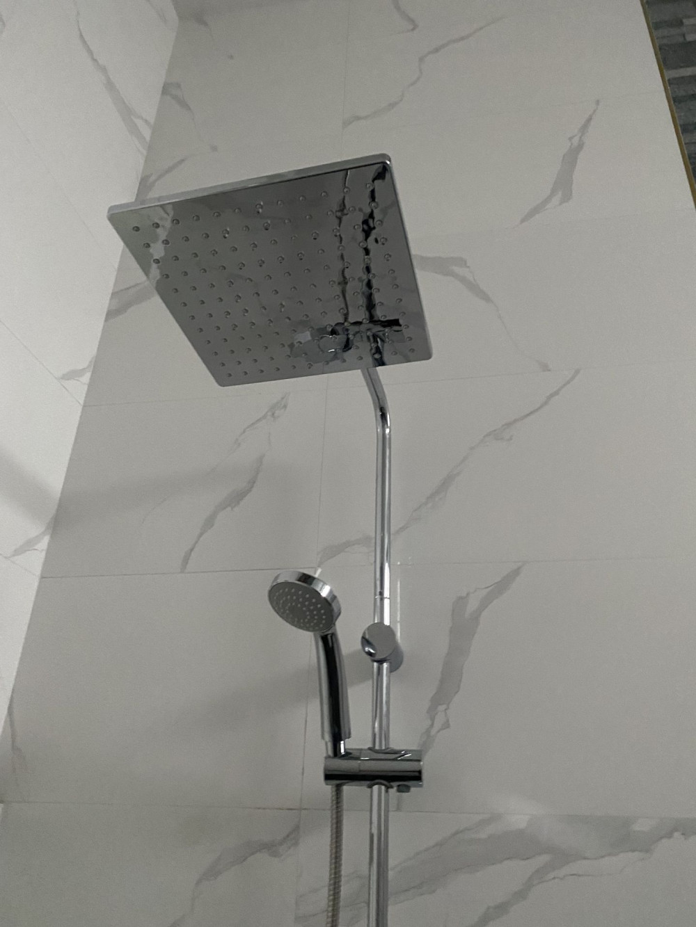 Đánh giá sản phẩm Sen tắm cây đứng TOTO DM907C1S (dáng vuông)