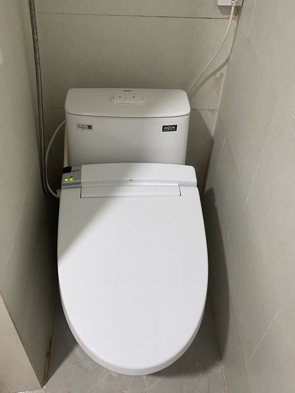 Đánh giá sản phẩm Bồn cầu 1 khối nắp điện tử INAX AC-902 + CW-KA22AVN