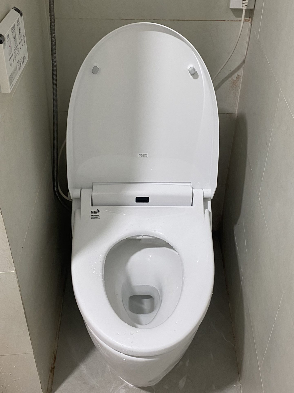 Đánh giá sản phẩm Bồn cầu 1 khối nắp điện tử INAX AC-902 + CW-KA22AVN