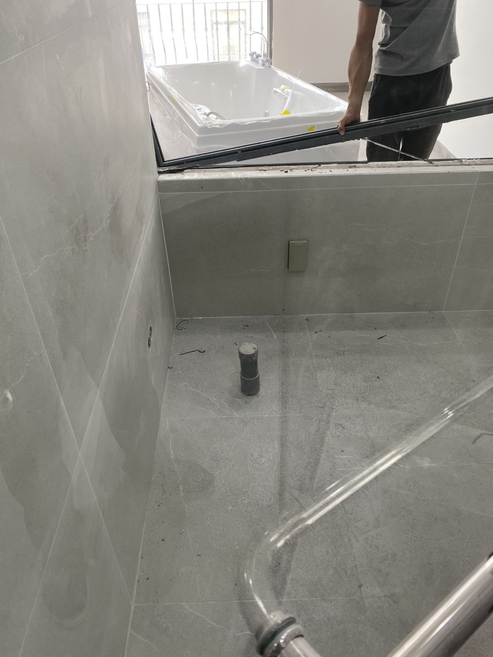 Đánh giá sản phẩm Bồn tắm chân yếm 1m7 massage Caesar MT0870L(R)