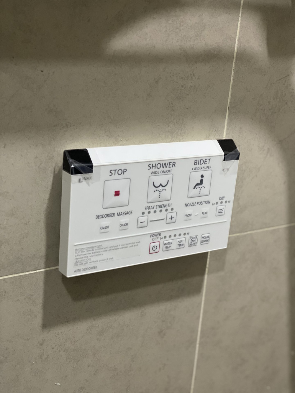 Đánh giá sản phẩm Bồn cầu 1 khối nắp điện tử INAX AC-1035 + CW-KA22AVN