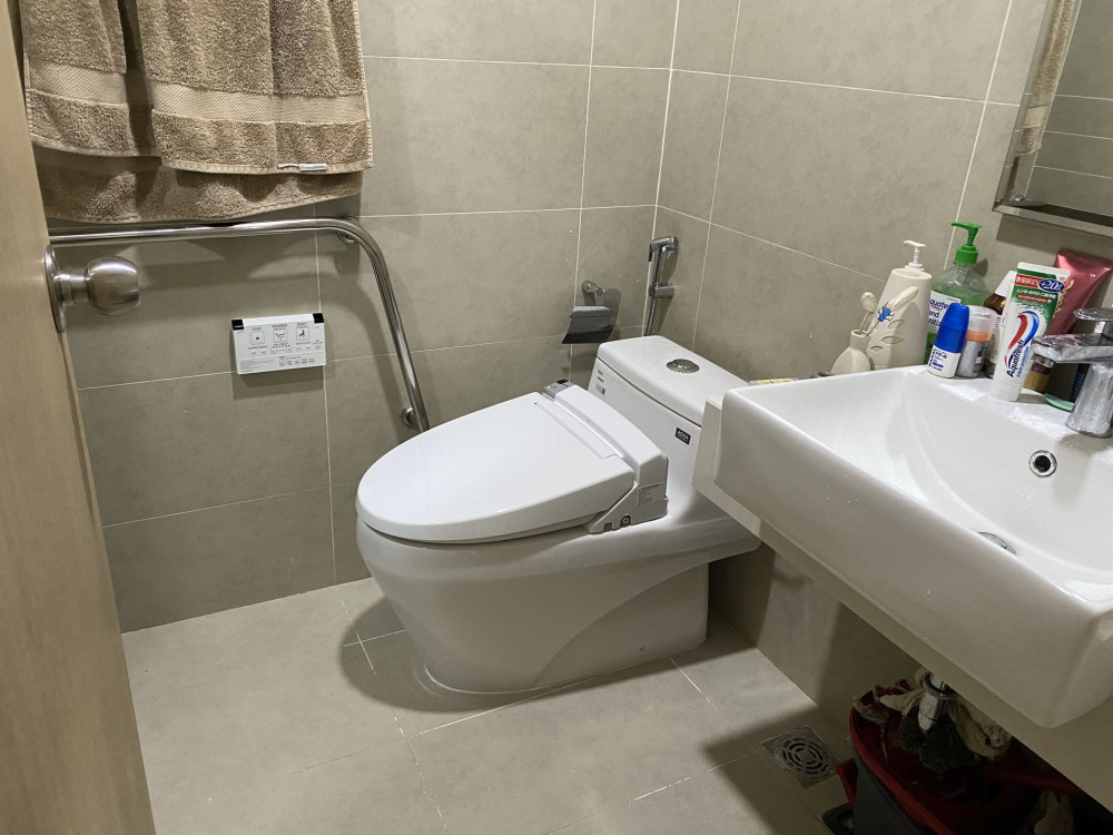 Đánh giá sản phẩm Bồn cầu 1 khối nắp điện tử INAX AC-1035 + CW-KA22AVN