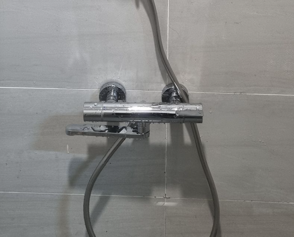 Đánh giá sản phẩm Sen tắm nhiệt độ GG Series TOTO TBV03427V