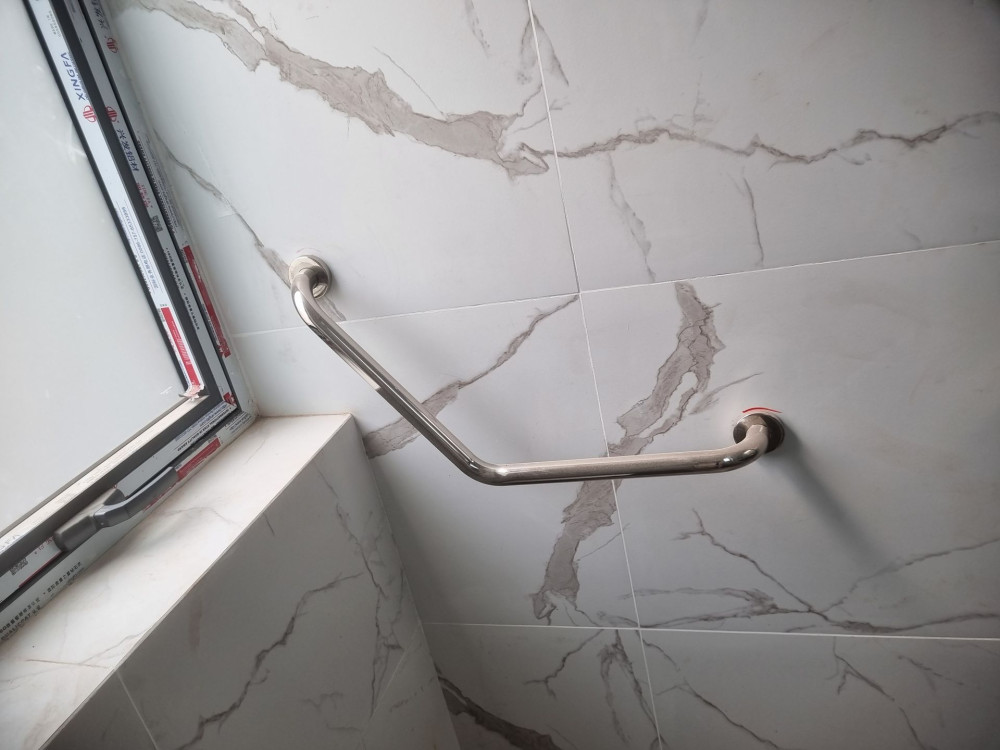 Đánh giá sản phẩm Thanh tay vịn Caesar GB135V