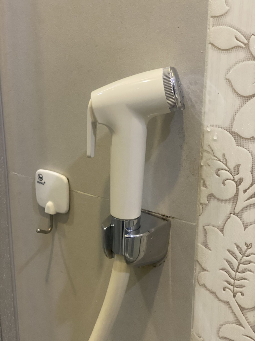 Đánh giá sản phẩm Vòi xịt vệ sinh TOTO THX20NBPIV nhựa