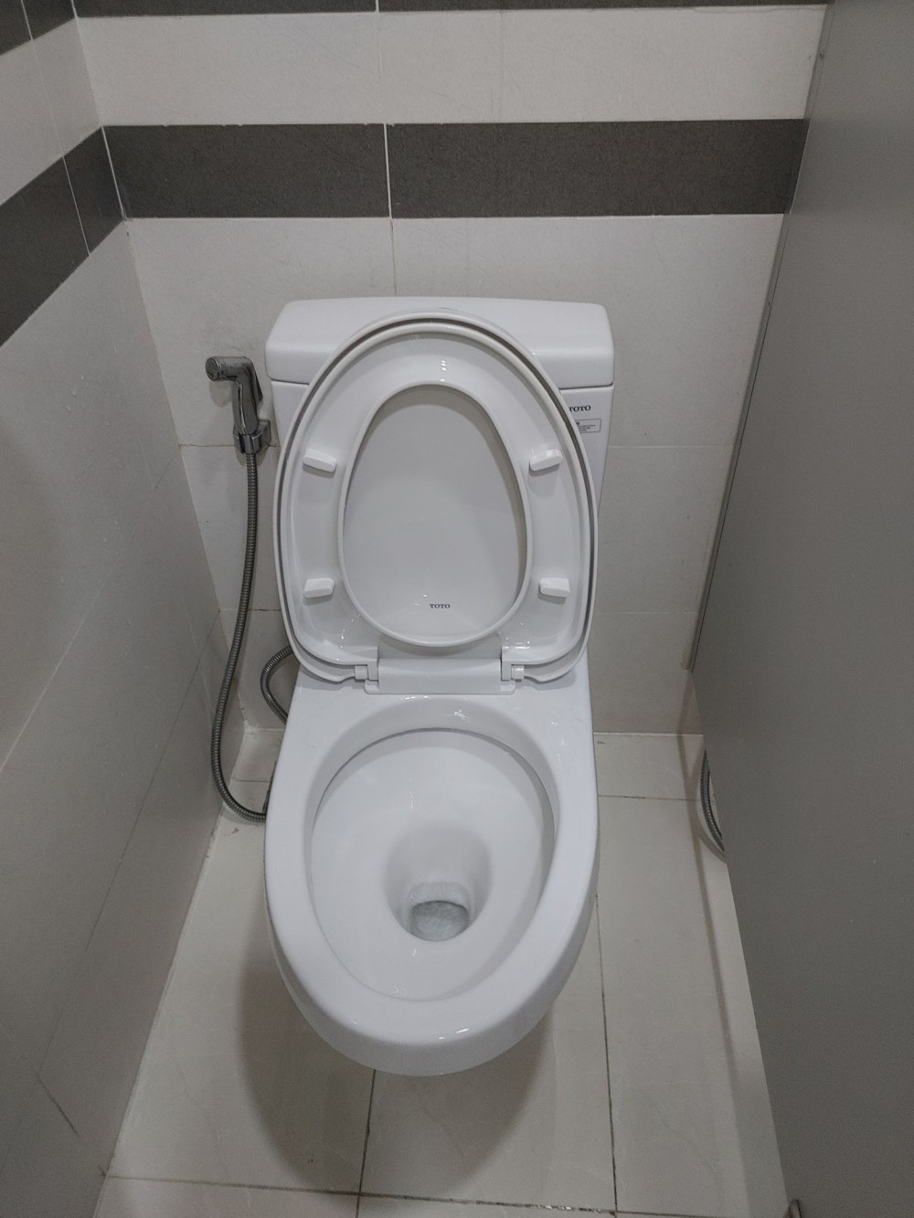 Đánh giá sản phẩm Nắp bồn cầu đóng êm TOTO TC385VS (T3)