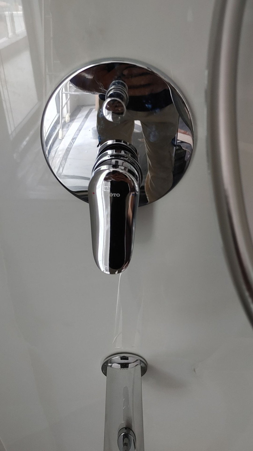 Đánh giá sản phẩm Van gật gù điều chỉnh nóng lạnh kèm nút chuyển hướng TOTO TBS04304B