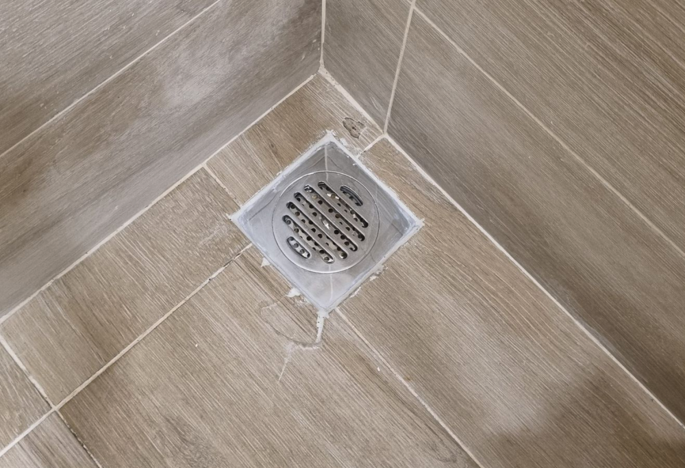 Đánh giá sản phẩm Phễu thoát sàn đồng mạ chrome 12x12cm ATMOR AH110W