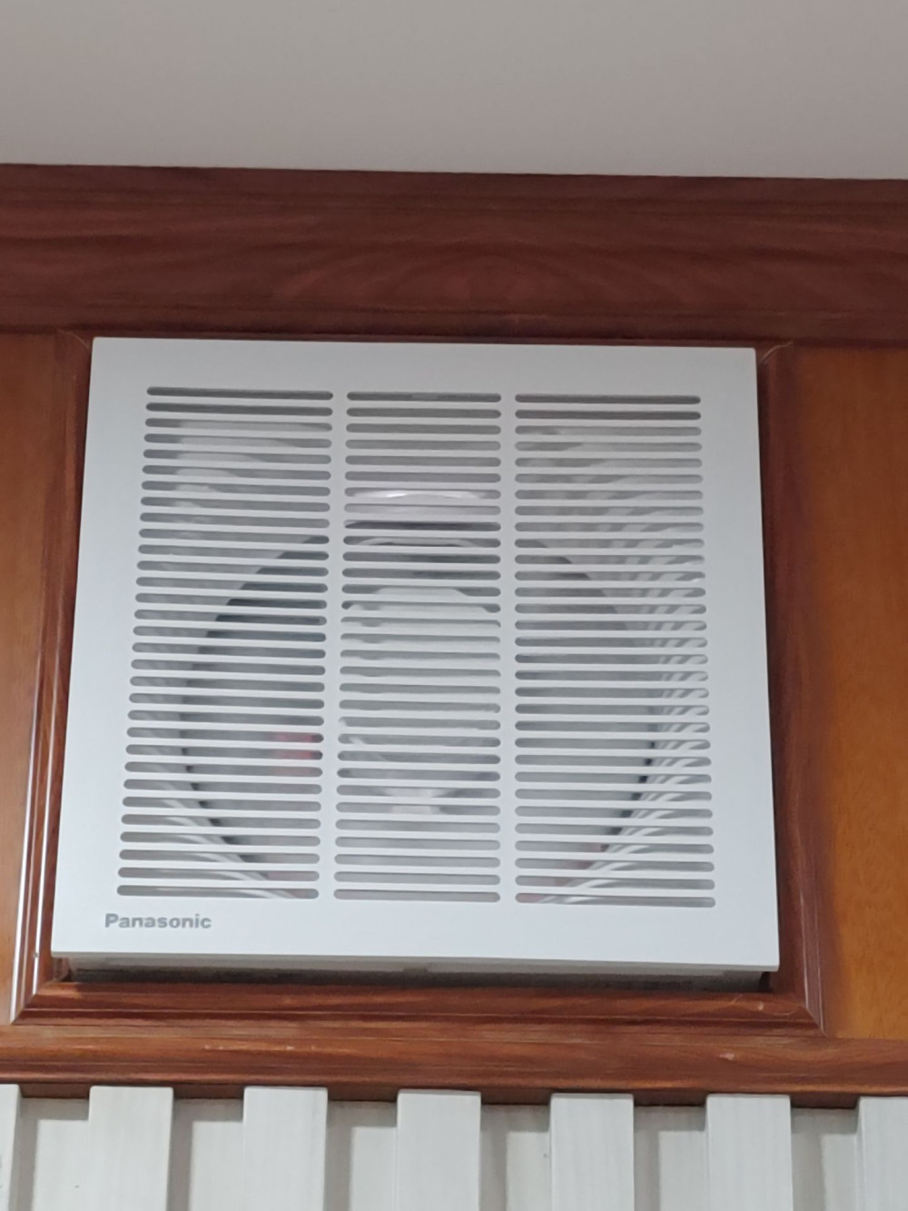 Đánh giá sản phẩm Quạt hút âm tường loại 2 chiều có màn che Panasonic FV-20RL7