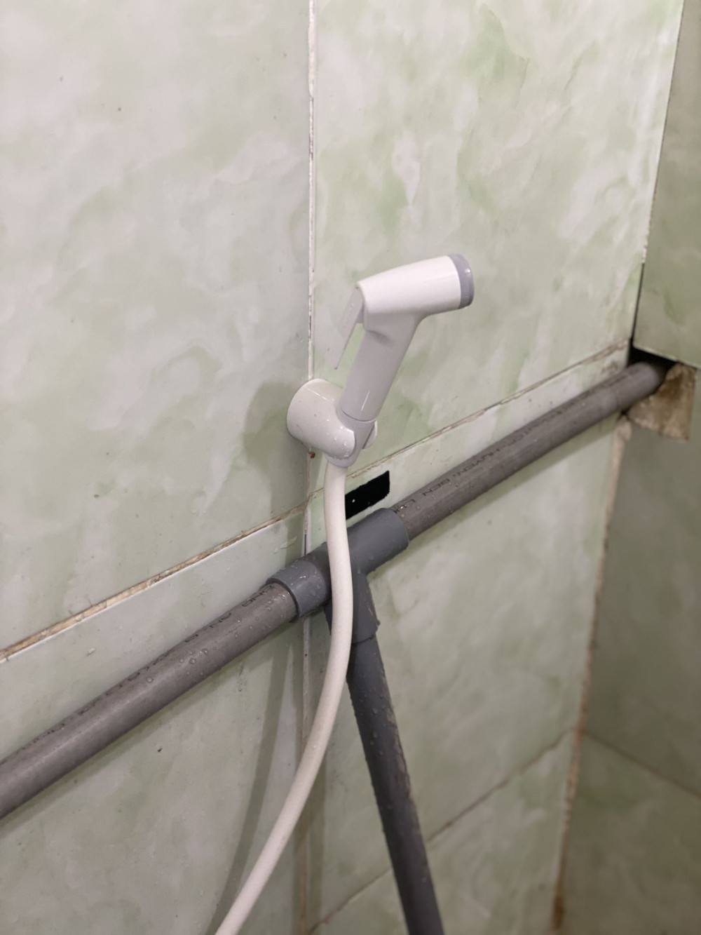 Đánh giá sản phẩm Vòi xịt vệ sinh Caesar BS304A