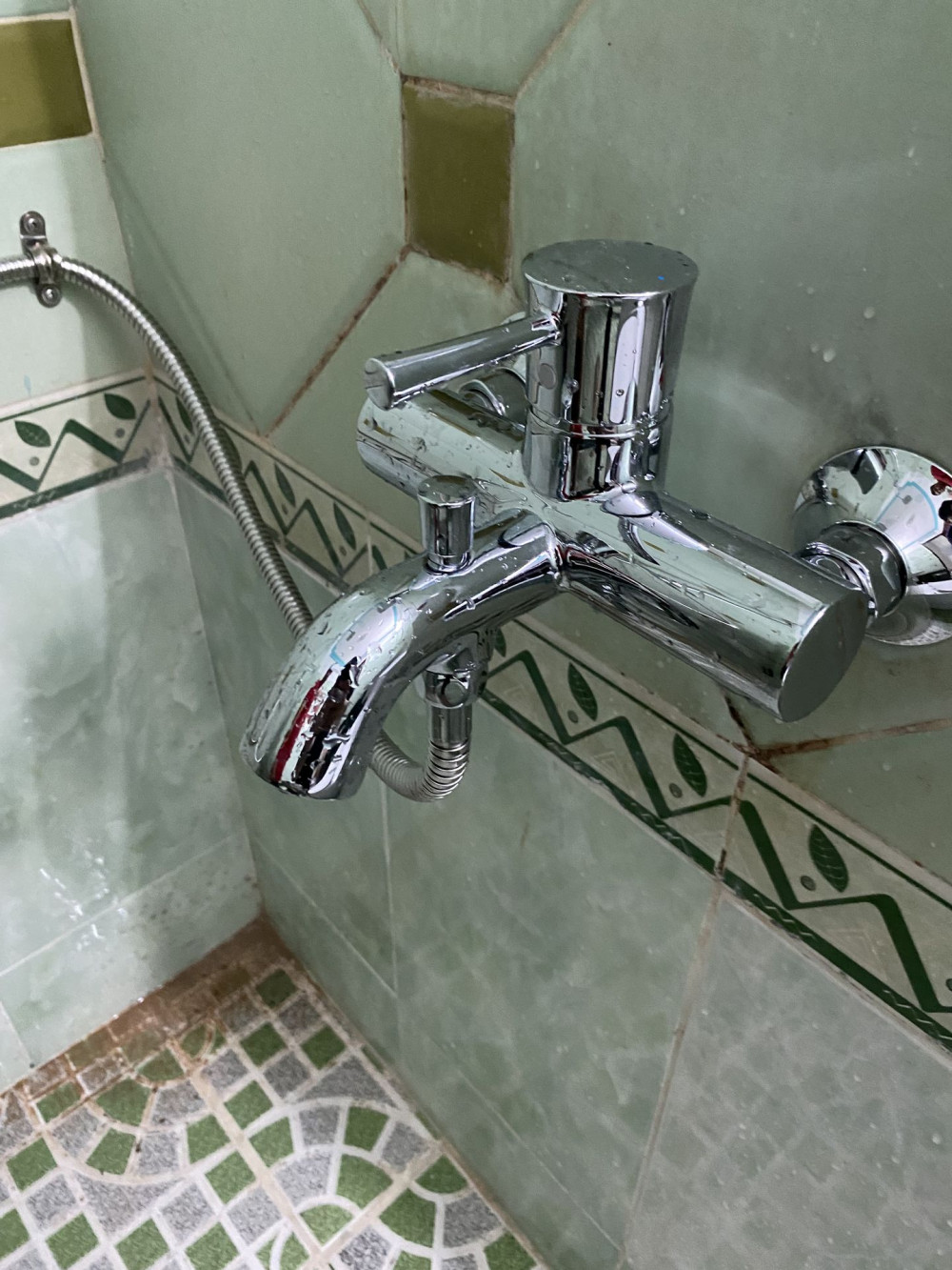 Đánh giá sản phẩm Củ sen tắm nóng lạnh LN Series TOTO TBS02302V