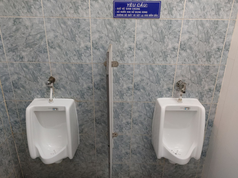 Đánh giá sản phẩm Bồn tiểu nam treo tường Caesar U0230