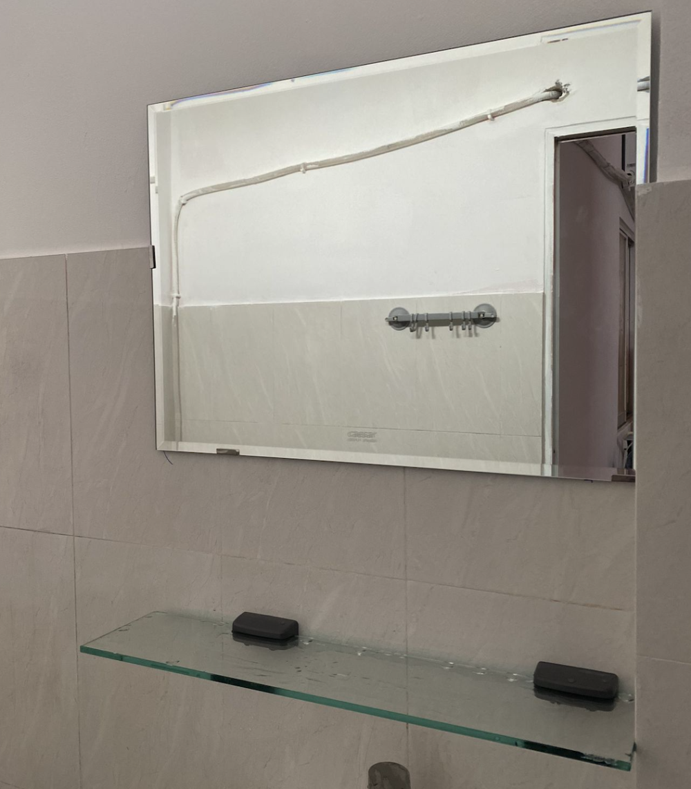 Đánh giá sản phẩm Gương soi phòng tắm 60x45cm kèm kệ kính Caesar M753V (M116 + Q760V)