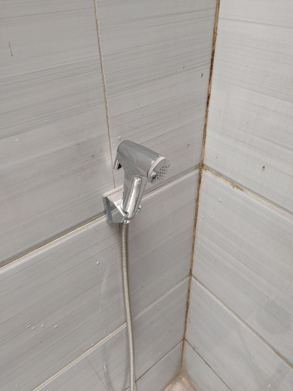 Đánh giá sản phẩm Vòi xịt vệ sinh Luxta L5101CM