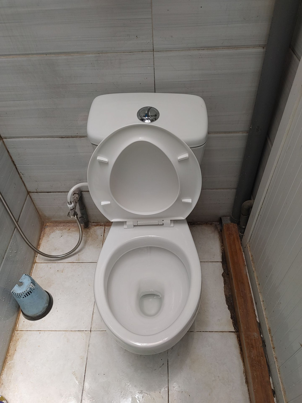 Đánh giá sản phẩm Bồn cầu LANDSIGN 2 khối xả nhấn LS2KN