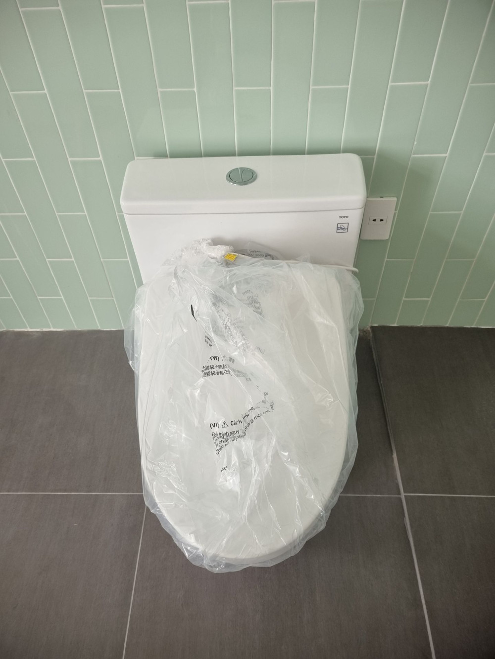 Đánh giá sản phẩm Bồn cầu TOTO MS625CDW12 1 khối nắp điện tử Washlet S7 TCF4911EZ giấu dây