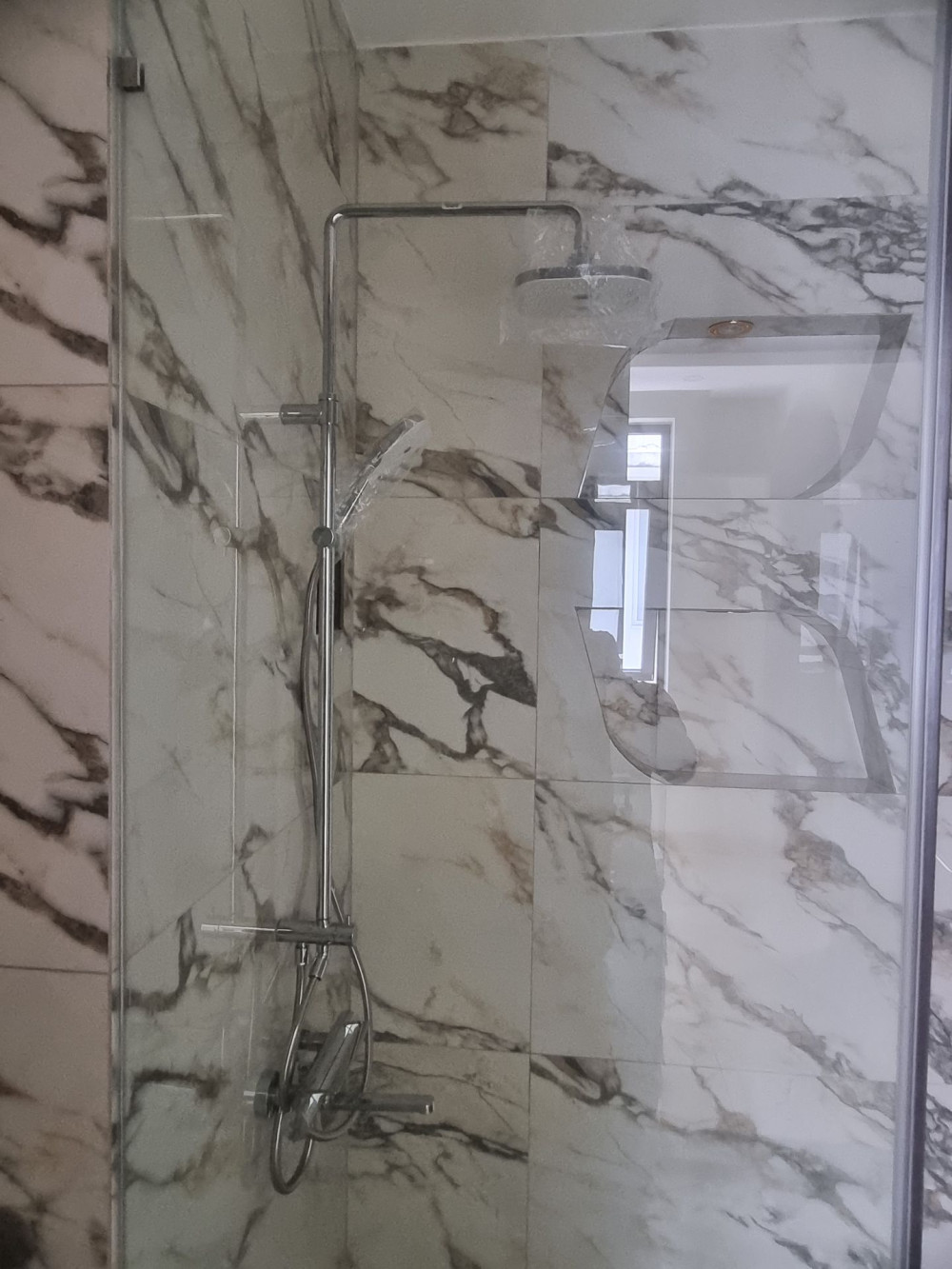 Đánh giá sản phẩm Thân sen cây TOTO TBW02002BA dáng vuông 2 chế độ (mã cũ TBW02002B1)