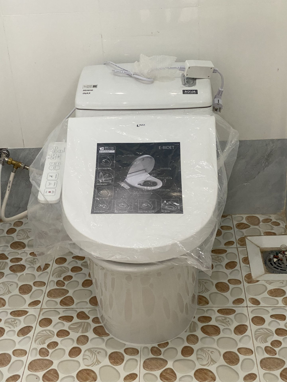 Đánh giá sản phẩm Bồn cầu 1 khối nắp điện tử INAX AC-1008R + CW-H18VN