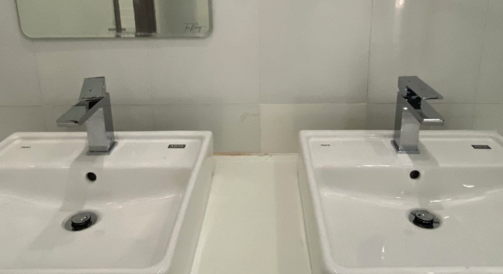 Đánh giá sản phẩm Vòi chậu lavabo nóng lạnh INAX LFV-402S (LFV402S)