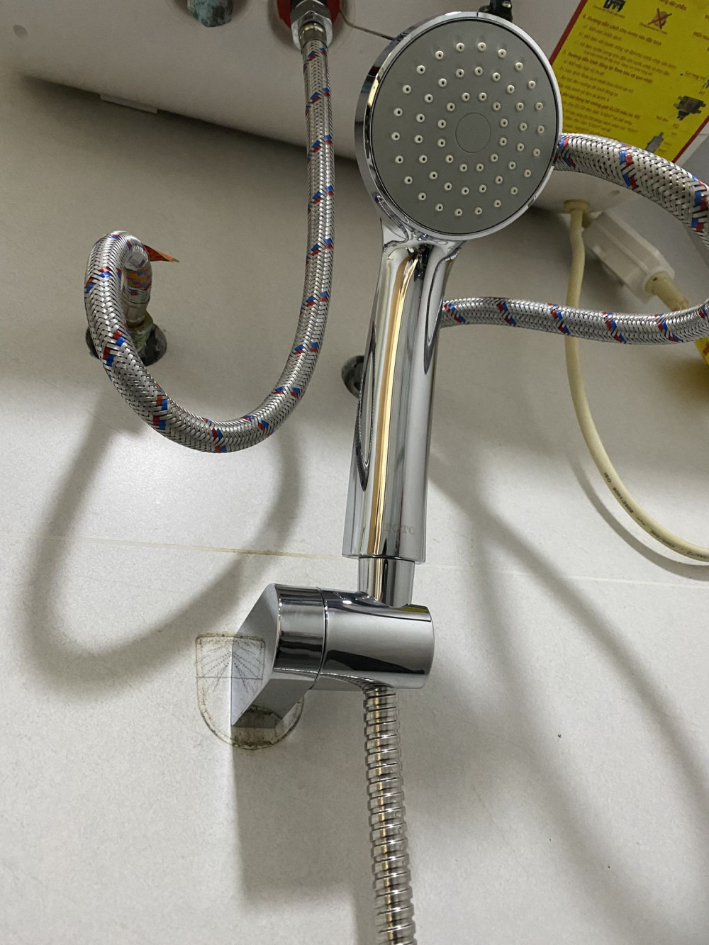 Đánh giá sản phẩm Tay sen tắm TOTO DGH104ZR (1 chế độ)