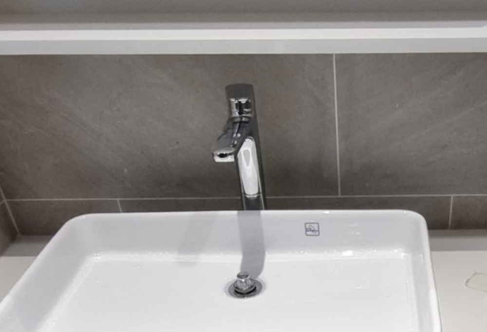 Đánh giá sản phẩm Vòi lavabo nóng lạnh GR TOTO TLG02307V
