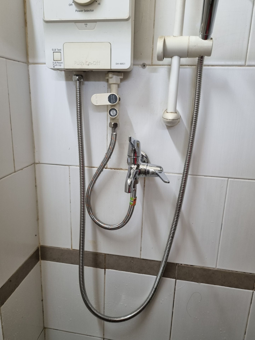 Đánh giá sản phẩm Bộ vòi sen tắm lạnh INAX BFV-17-4C (BFV174C)