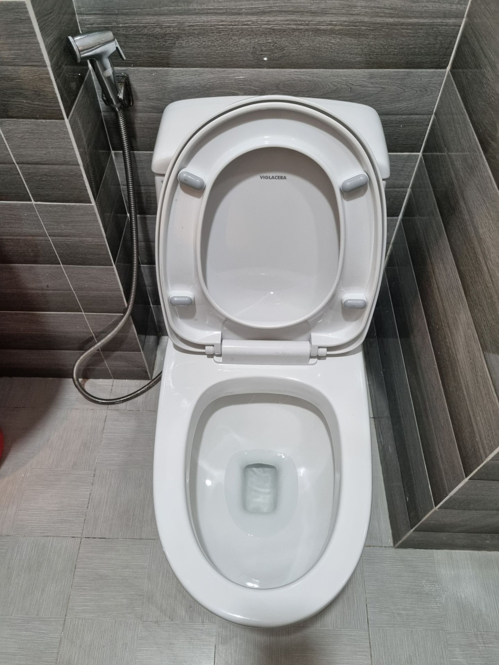 Đánh giá sản phẩm Bồn cầu 1 khối Viglacera V38 nắp êm xả thẳng (+ vòi xịt VG826)