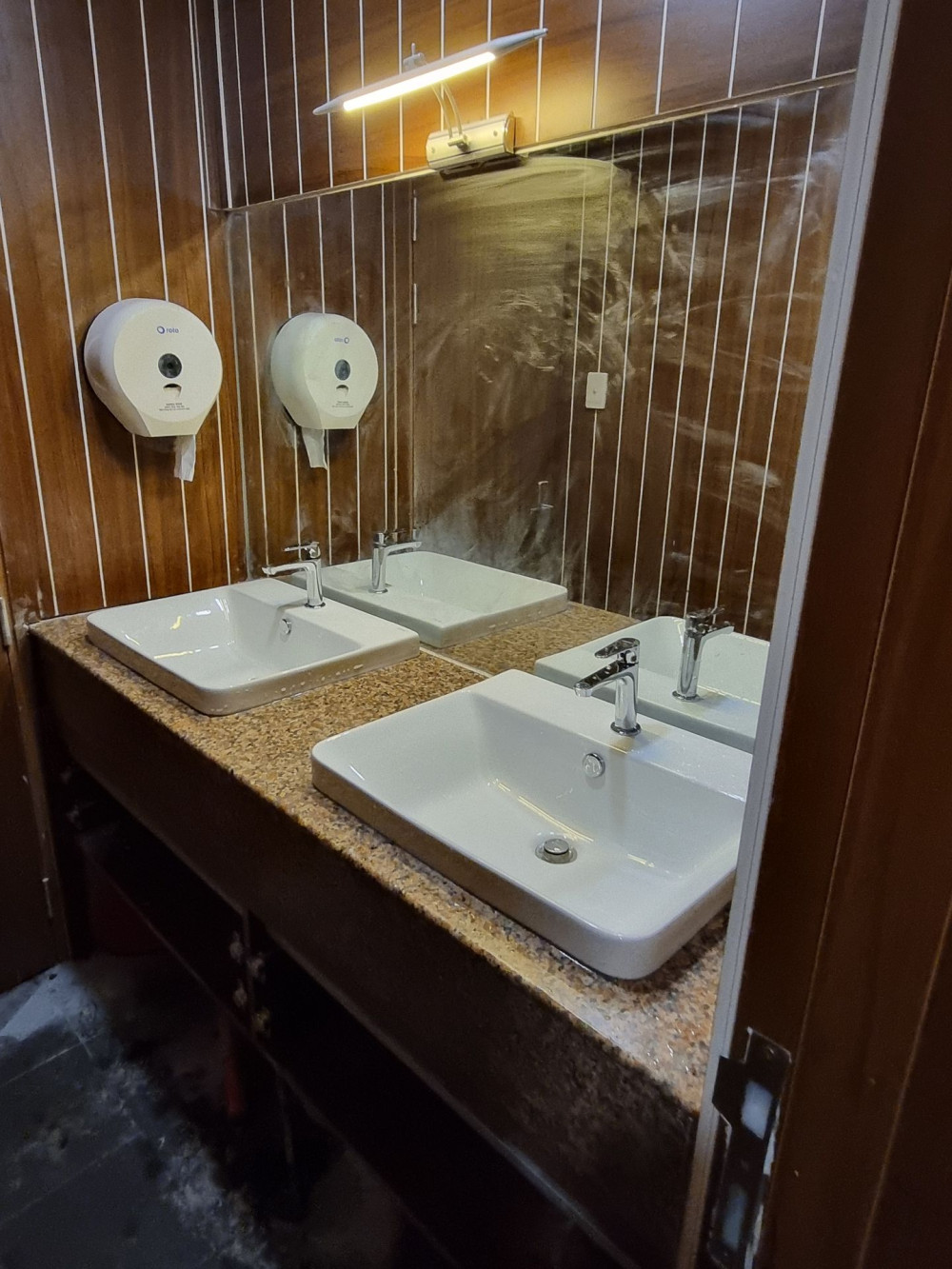 Đánh giá sản phẩm Chậu rửa lavabo đặt bàn COTTO C001057 Simply Modish