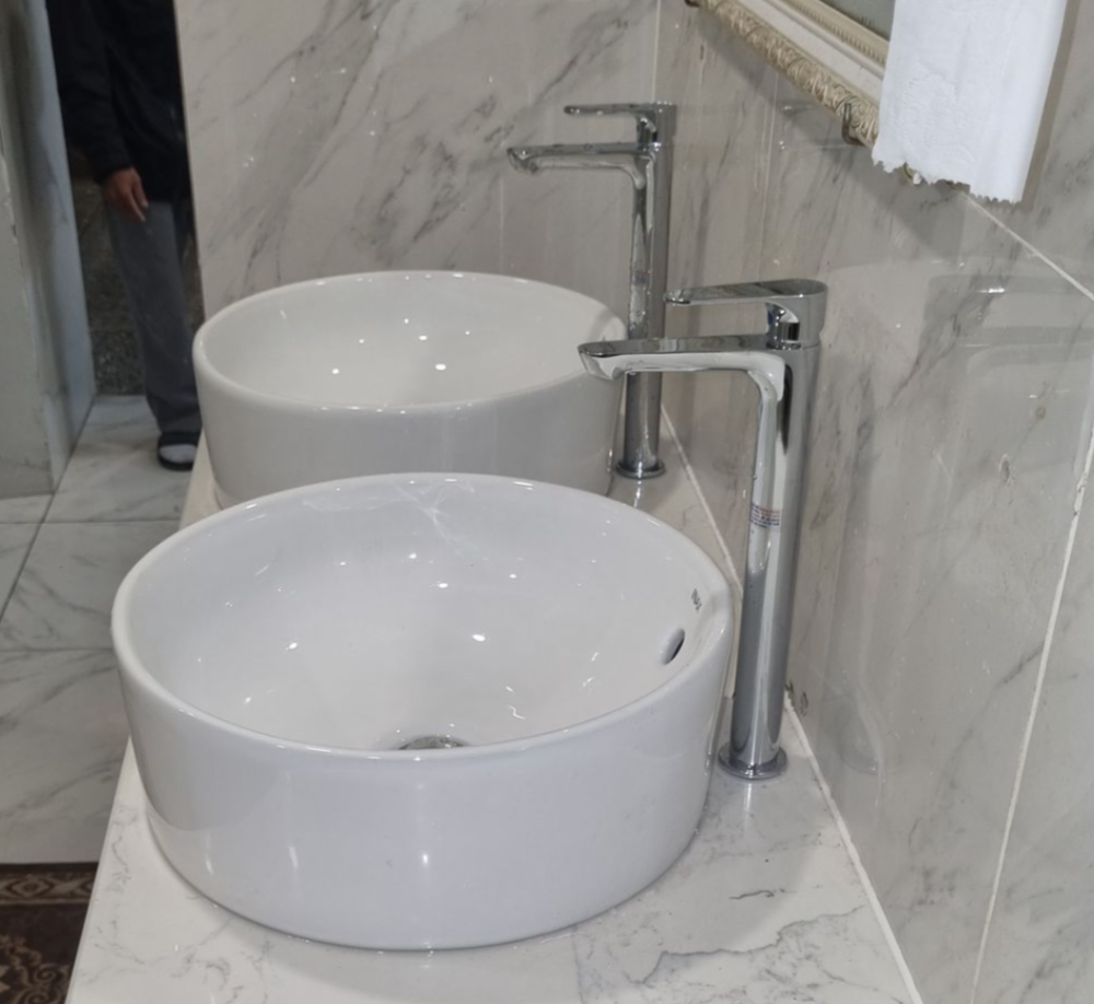 Đánh giá sản phẩm Vòi chậu lavabo lạnh Caesar B061CU/ B061CBU