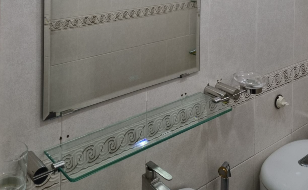 Đánh giá sản phẩm Kệ kính Caesar Q8300