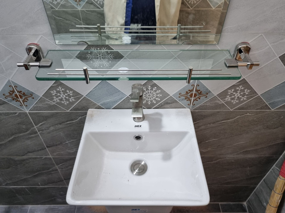 Đánh giá sản phẩm Kệ kiếng cường lực inox 304 Tovashu C6