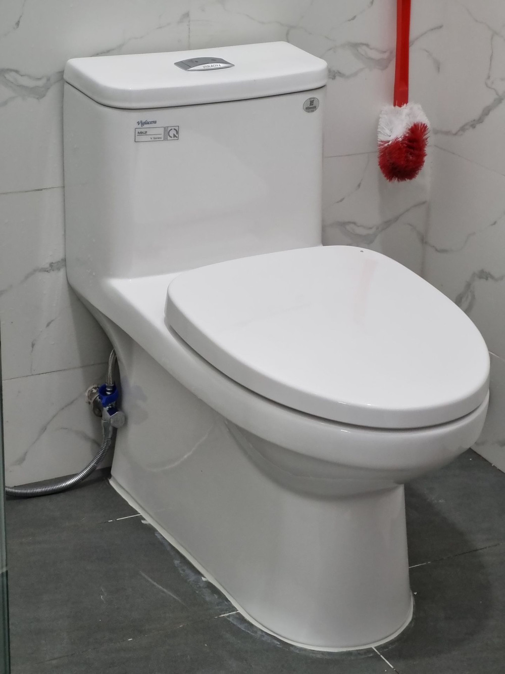 Đánh giá sản phẩm Bồn cầu 1 khối Viglacera Mekong (MK2) nắp êm (+ vòi xịt VG826)