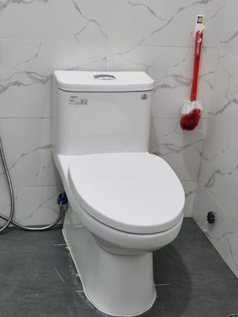 Đánh giá sản phẩm Bồn cầu 1 khối Viglacera Mekong (MK2) nắp êm (+ vòi xịt VG826)