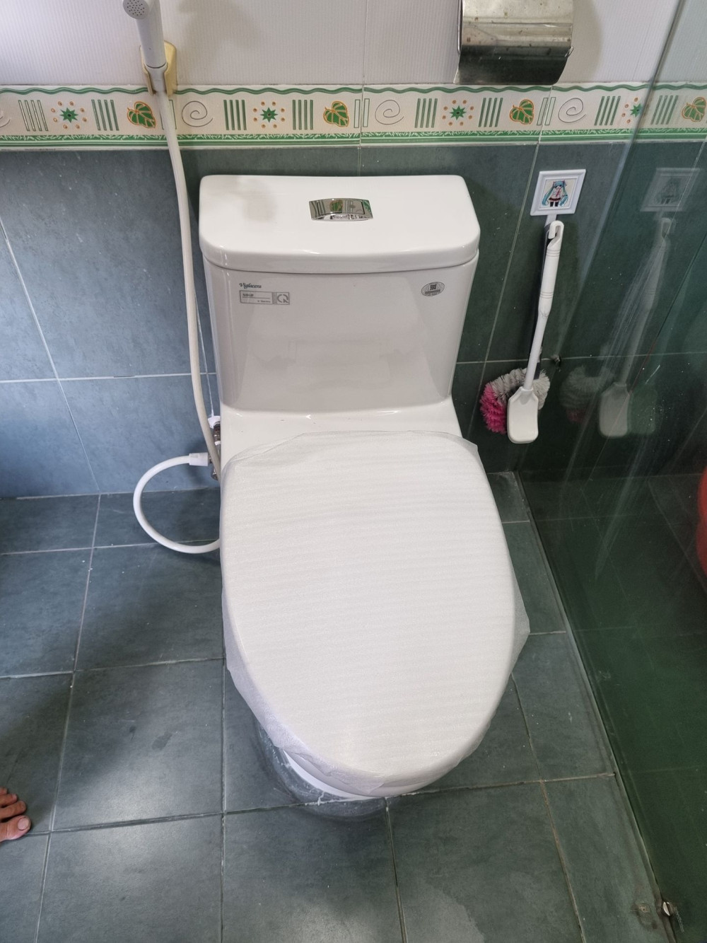 Đánh giá sản phẩm Bồn cầu 1 khối Viglacera Mekong (MK2) nắp êm (+ vòi xịt VG826)