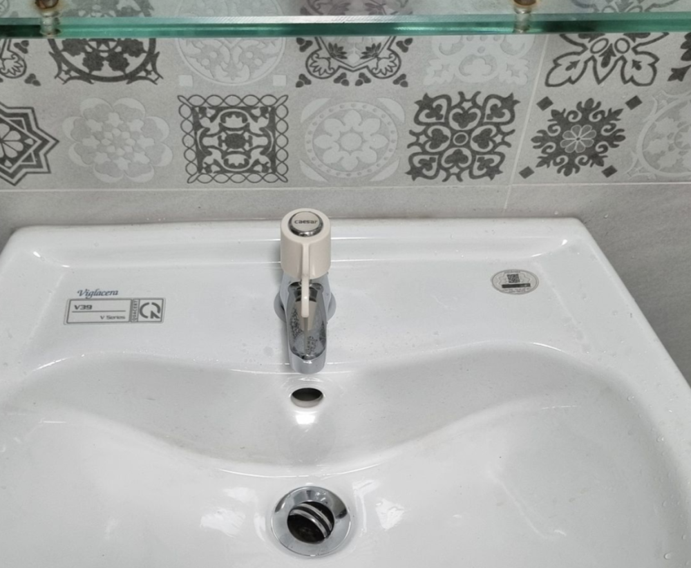Đánh giá sản phẩm Vòi chậu lavabo lạnh Caesar B027C
