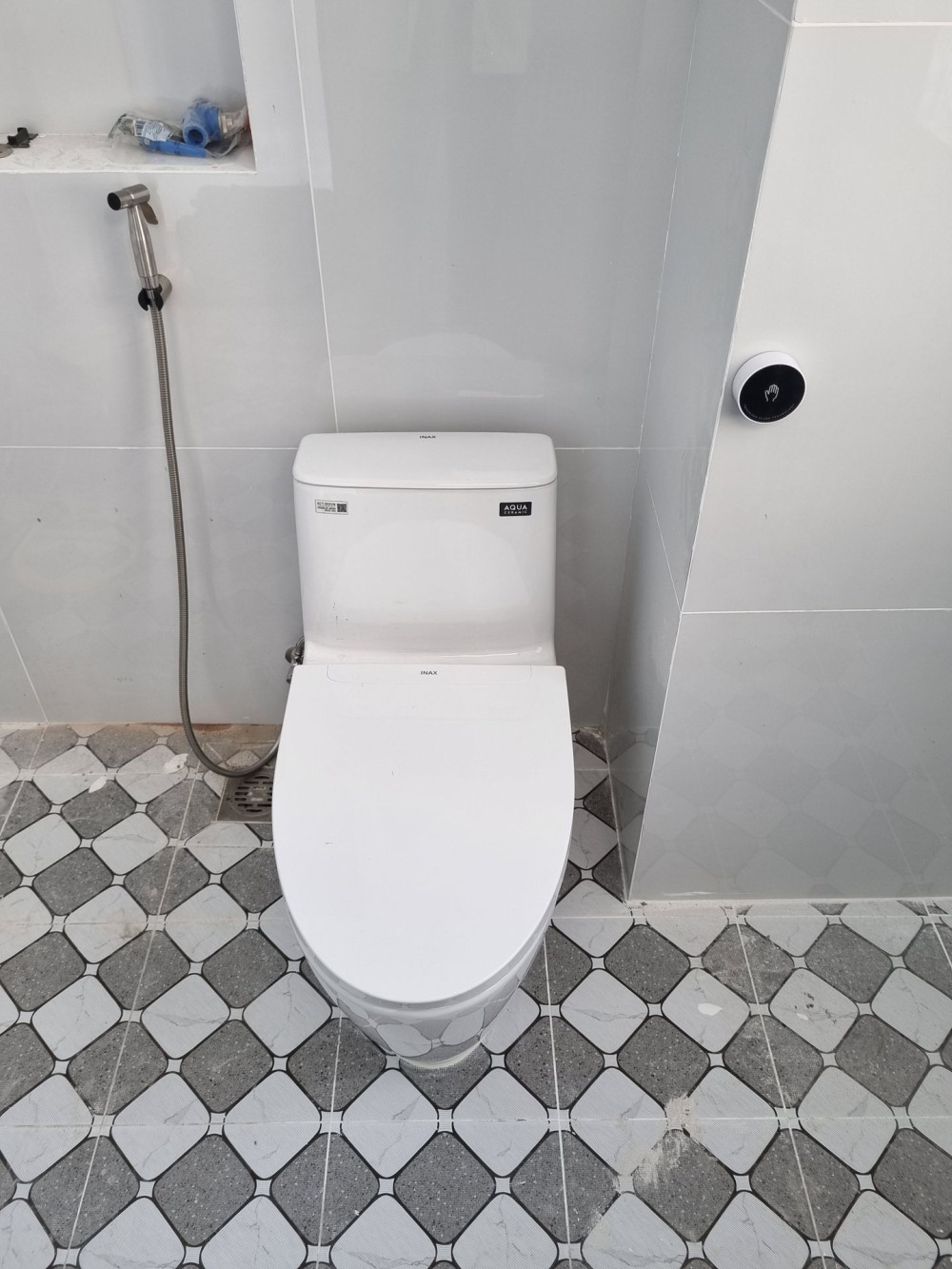 Đánh giá sản phẩm Bồn cầu 1 khối xả cảm ứng INAX ACT-902VN (ACT902VN) nắp đóng êm