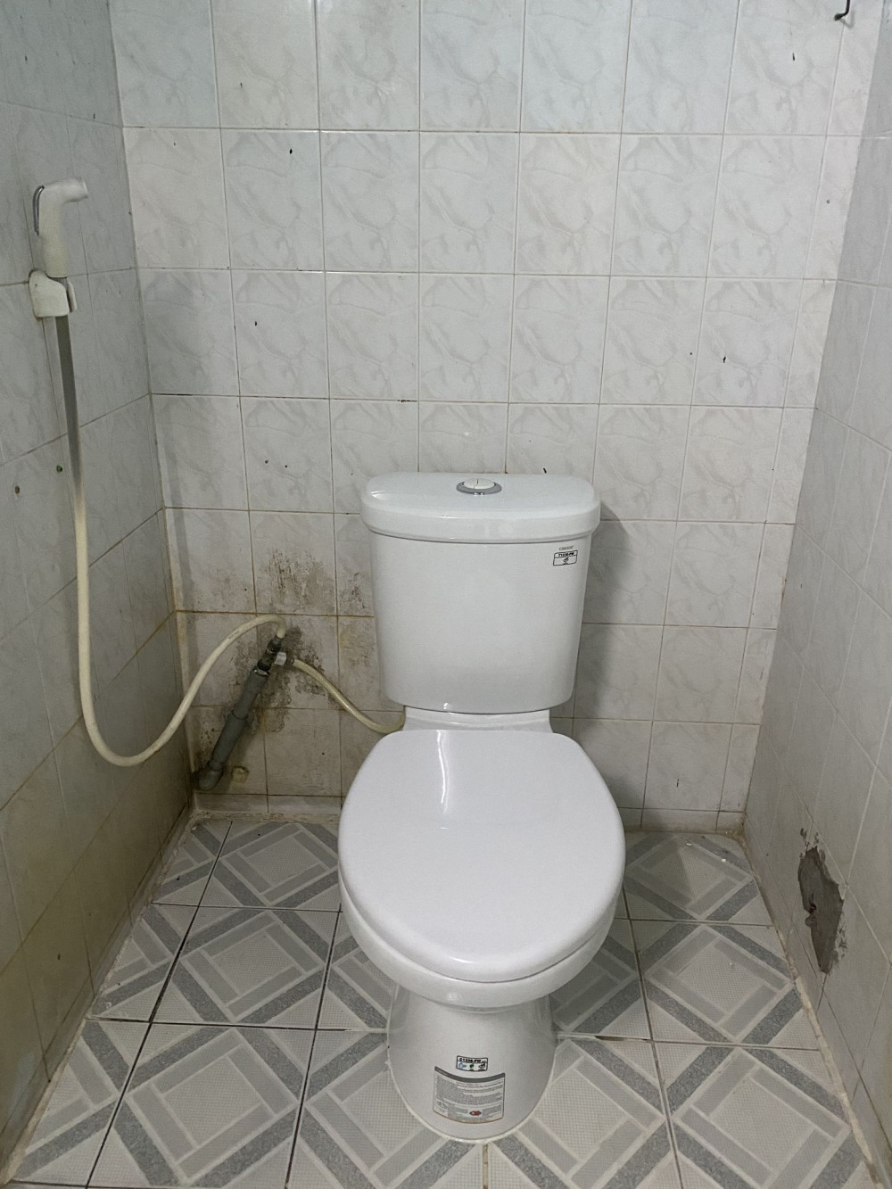 Đánh giá sản phẩm Bồn cầu 2 khối Caesar CD1338 nắp thường