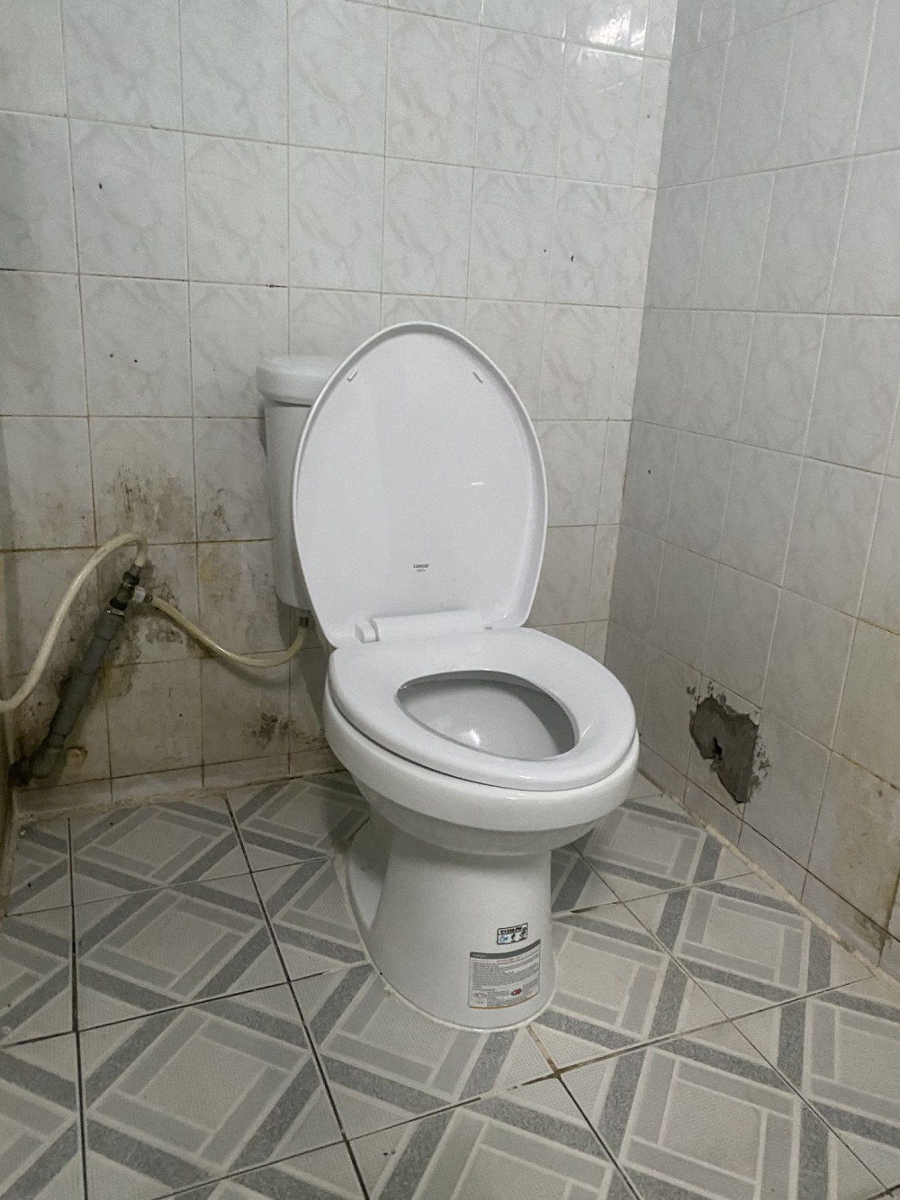 Đánh giá sản phẩm Bồn cầu 2 khối Caesar CD1338 nắp thường