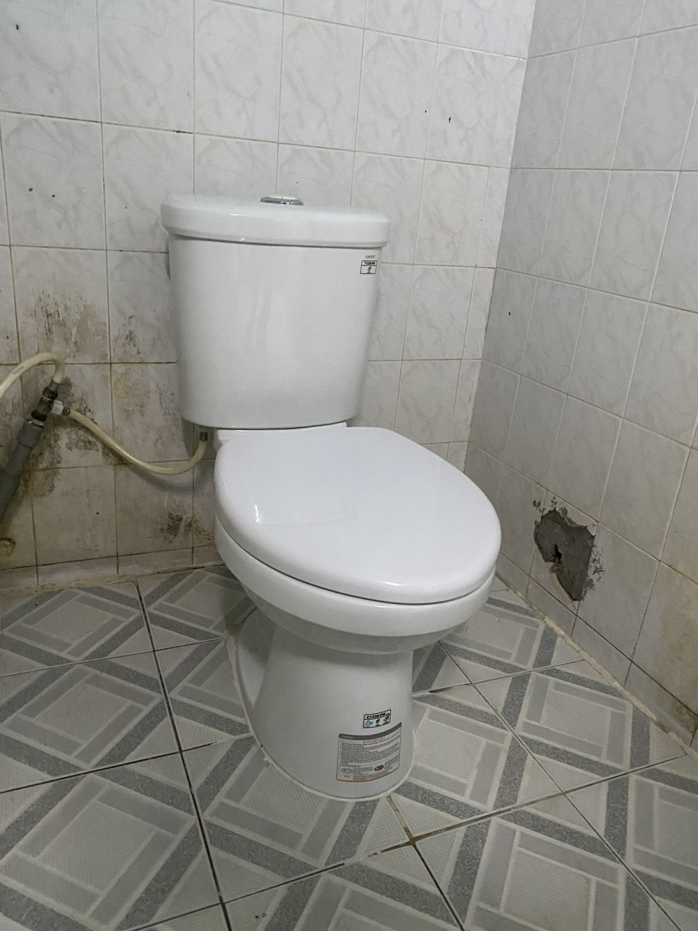 Đánh giá sản phẩm Bồn cầu 2 khối Caesar CD1338 nắp thường