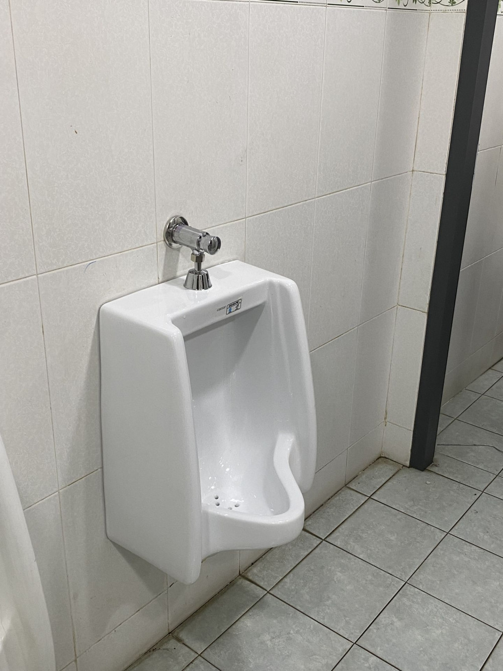 Đánh giá sản phẩm Bồn tiểu nam treo tường Caesar U0240