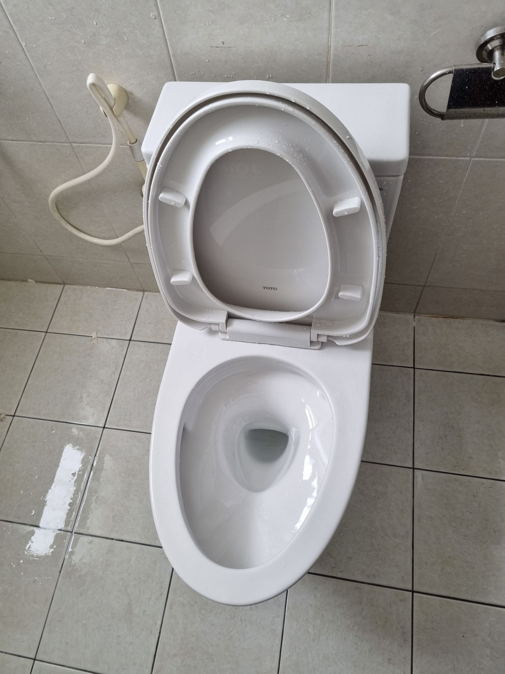 Đánh giá sản phẩm Bồn cầu 2 khối TOTO CS326DT3 nắp đóng êm TC385VS