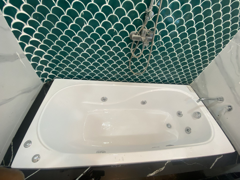 Đánh giá sản phẩm Bồn tắm xây 1m7 massage Caesar MT0170