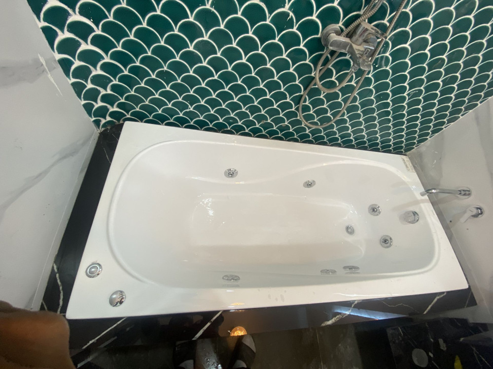 Đánh giá sản phẩm Bồn tắm xây 1m7 massage Caesar MT0170