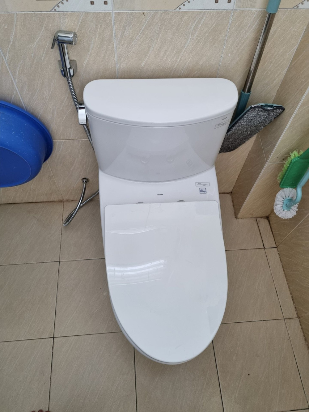 Đánh giá sản phẩm Bồn cầu 2 khối TOTO CS767RT8 nắp đóng êm TC600VS