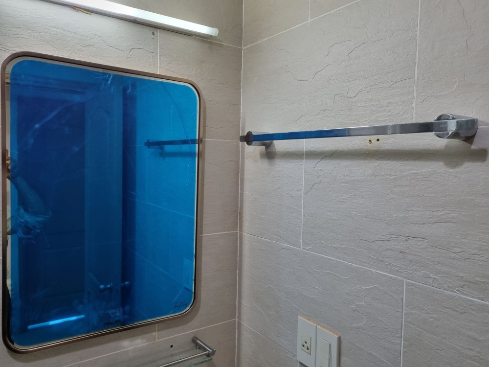 Đánh giá sản phẩm Gương soi chữ nhật khung viền nhôm 50x70cm GLS